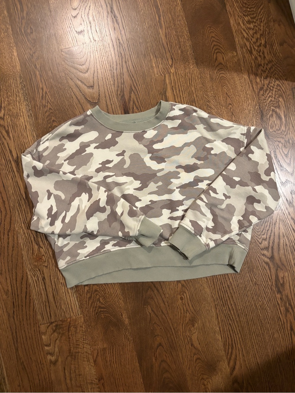 Cropped AERIE Camo Sweatshirt